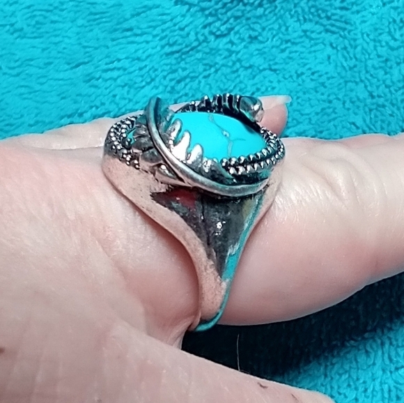 Silvertone faux turquoise blue howlite leaf large intricate decorative ring - Picture 4 of 5